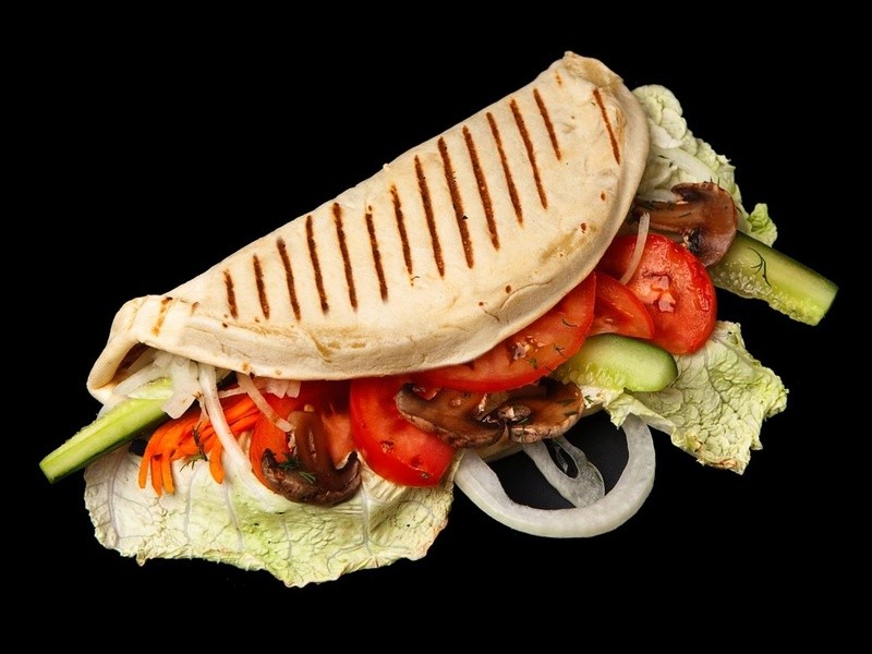 Закрытая пицца «Цезарь» большая